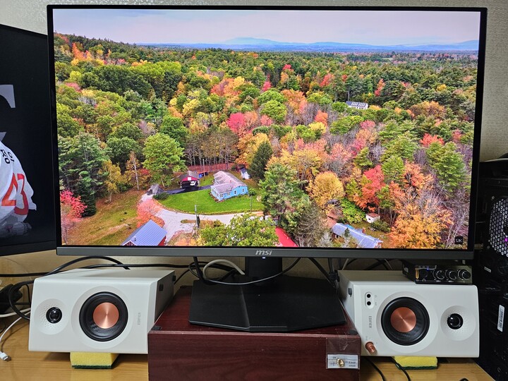 현재 Dell 2721DS와 LG 32UP830 을 듀얼로 사...