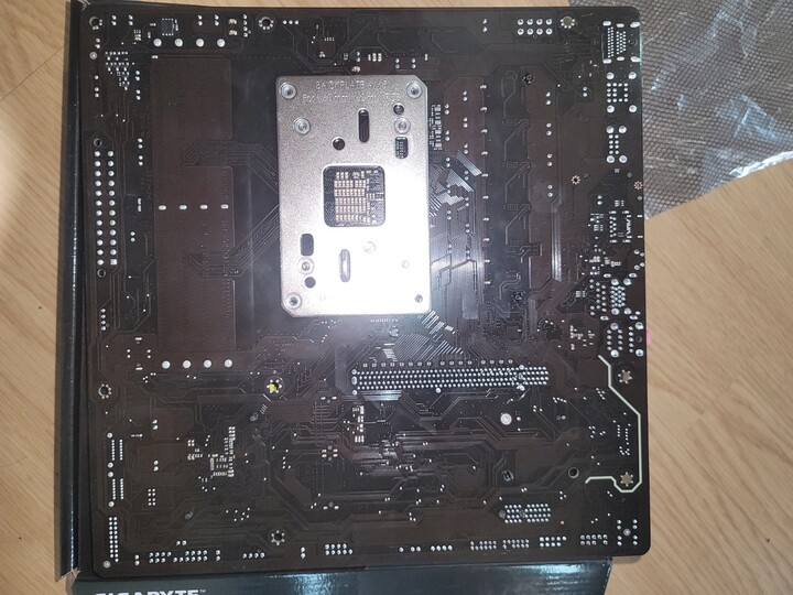 CPU : 7600RAM : 마이크론 5600 16GB X2메인보...