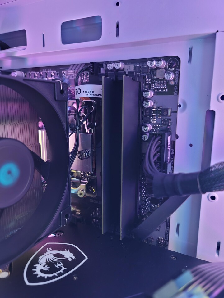 CPU: Ryzen 7500fMB: 기가바이트 B650M KRAM: ...
