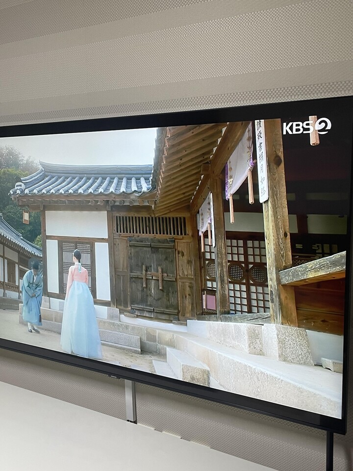 갑자기 티비가 고장이 나서 토요일날 ...