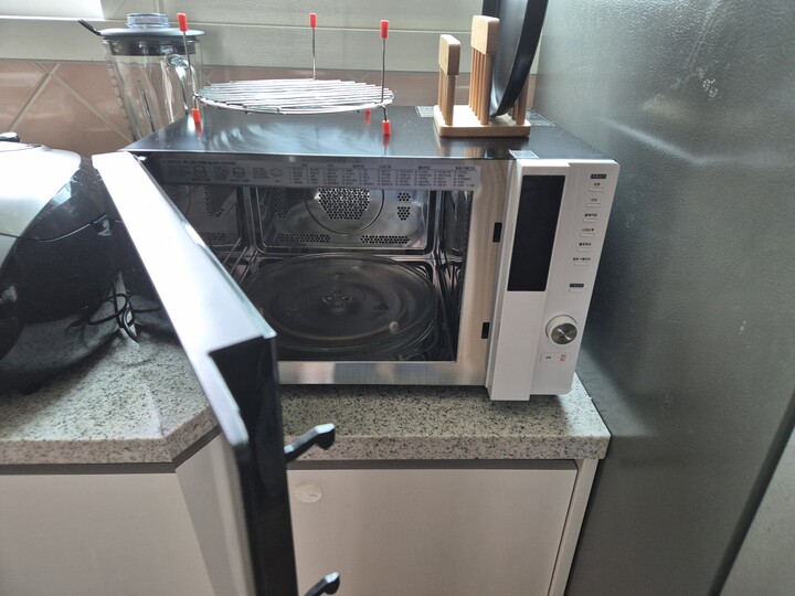 전자렌지 하나는 필요하고 가끔 쓰는 ...