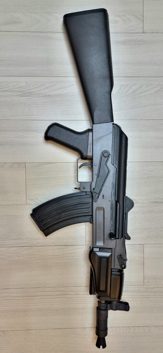 AK-47 의 베타형인데도 더 세련되어 보...