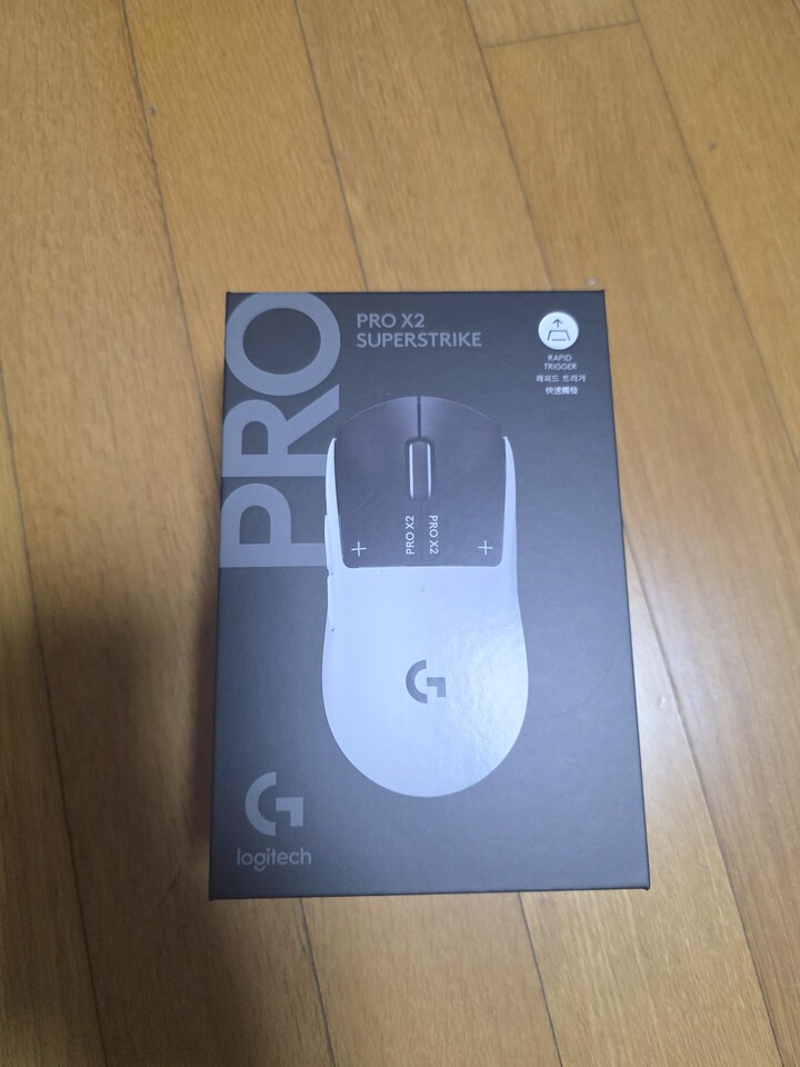 기계식 스위치가 아니라 햅틱 트리거...