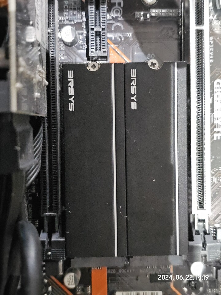 제 m.2는 그래픽카드 3060ti 바로 뒤에 ...