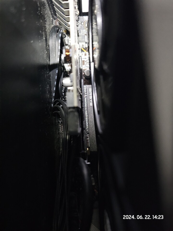 제 m.2는 그래픽카드 3060ti 바로 뒤에 ...