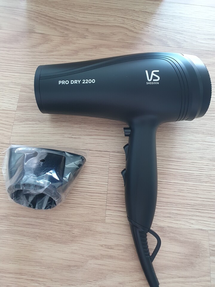 다만.. 얇은 상자 그대로 회색 택배봉...