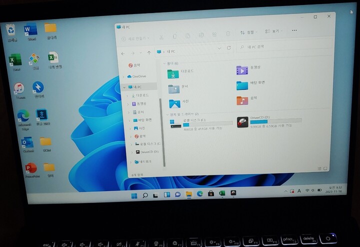 가벼운 노트북 찾다가 구매했어요.  ...