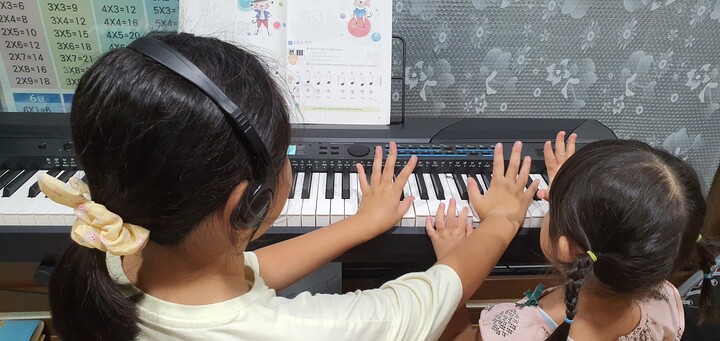 아이가 피아노 피아노 노래해서주위 ...
