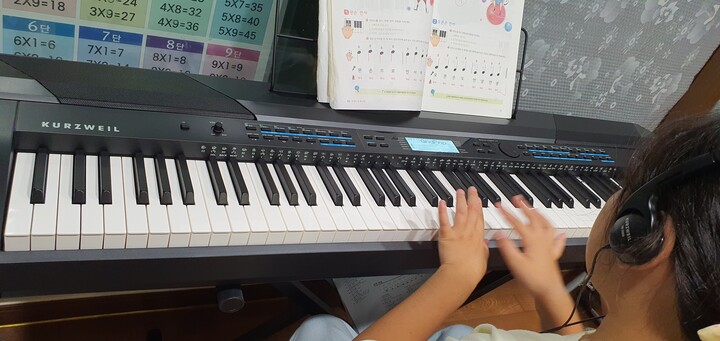 아이가 피아노 피아노 노래해서주위 ...