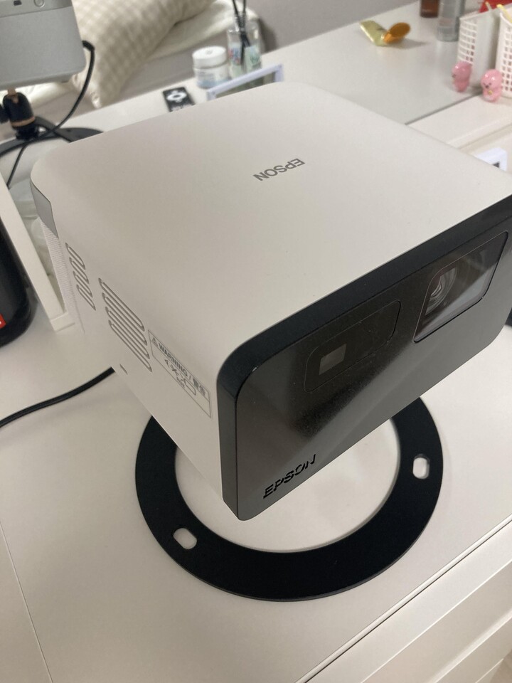 거실에 티비가 있지만, 바로 자기 직...