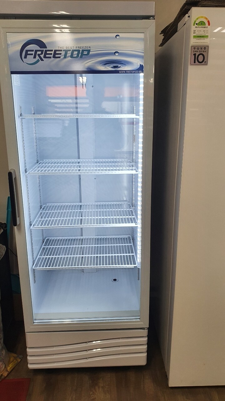 사무실에 쇼케이스 냉장고가 필요해 ...