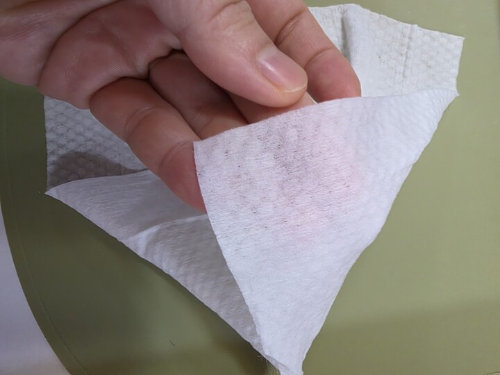 두꺼운 엠보형 타입의 물티슈를 좋아...