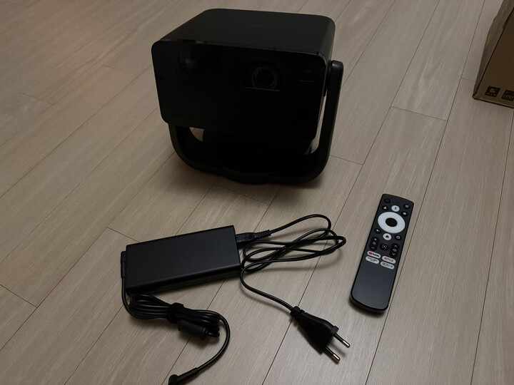 엡손 초단초점 2대 운용중입니다.3LCD...