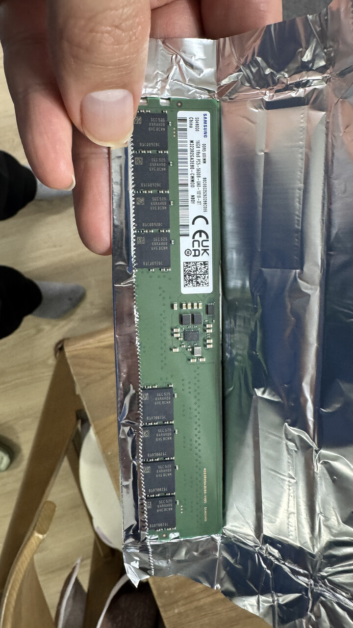 어제 구매 했고 바로 받았습니다. 배...