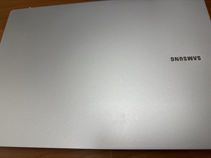 노트북 후기 입니다. 셀룰러 모델을 ...