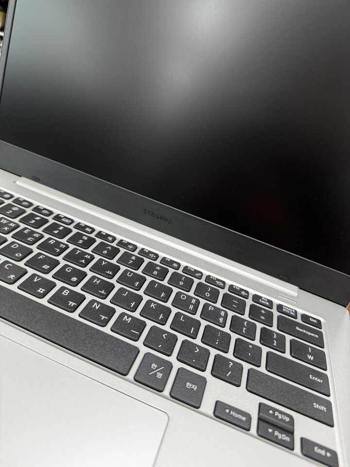 노트북 후기 입니다. 셀룰러 모델을 ...