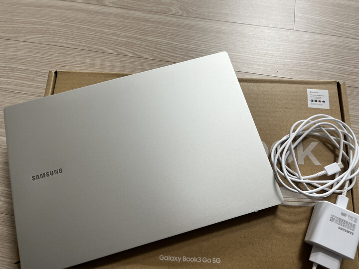 셀룰러가 되는 노트북이란 것이 먼저 ...