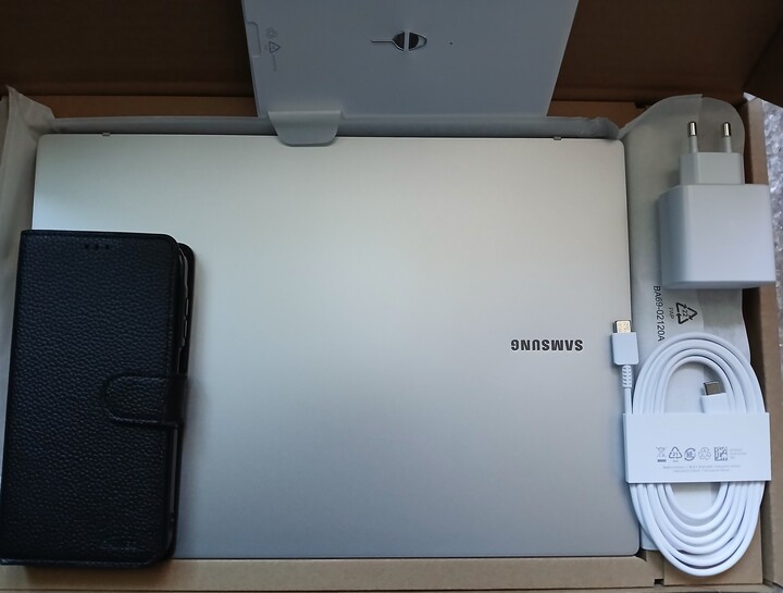 너무 좋습니다 !!! 컴퓨터 크기가 마음...