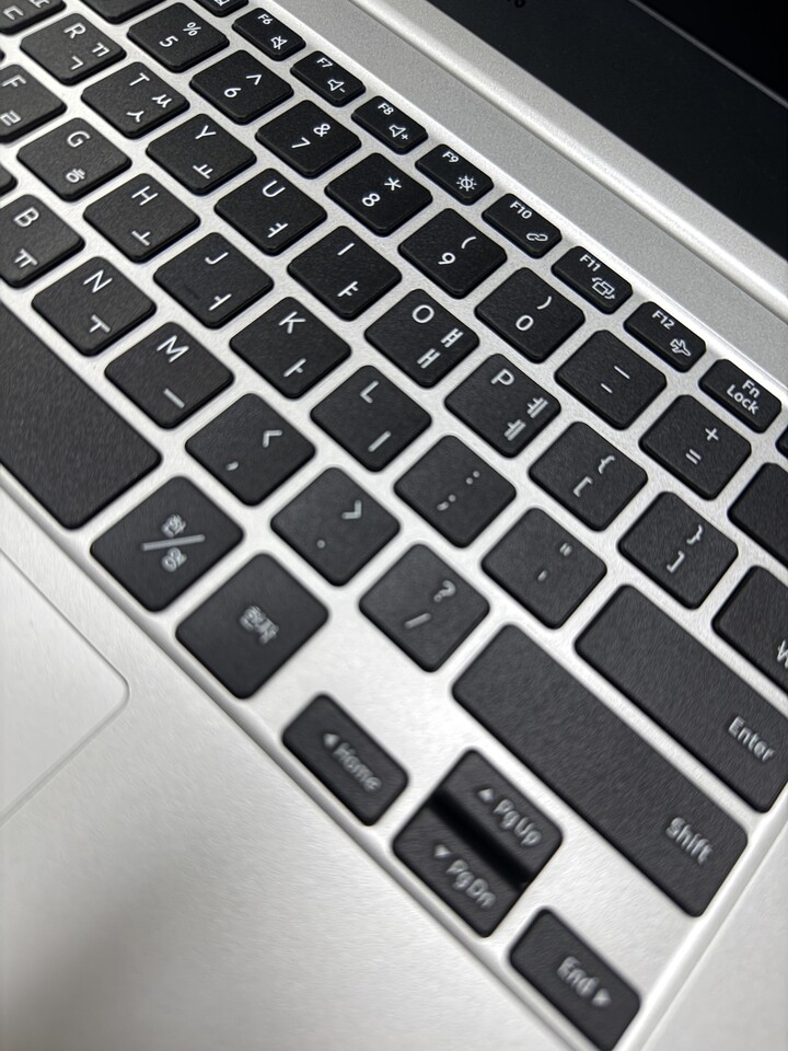 노트북 후기 입니다. 셀룰러 모델을 ...