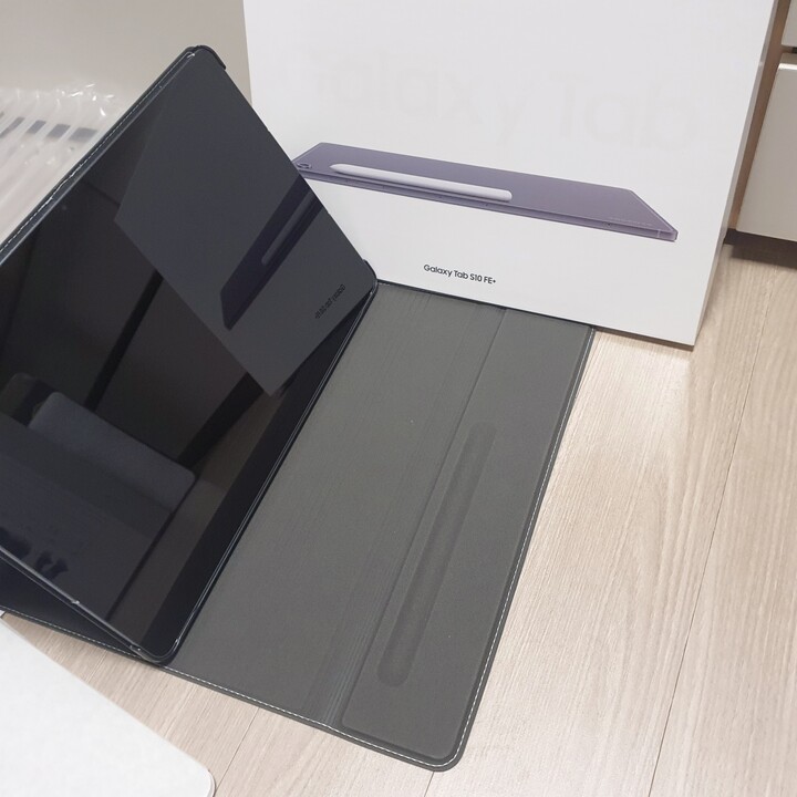 사실 핸드폰만 구매하려고 했는데 마...