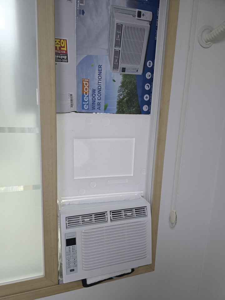 기존 에어컨 고장으로 비상용으로 구...