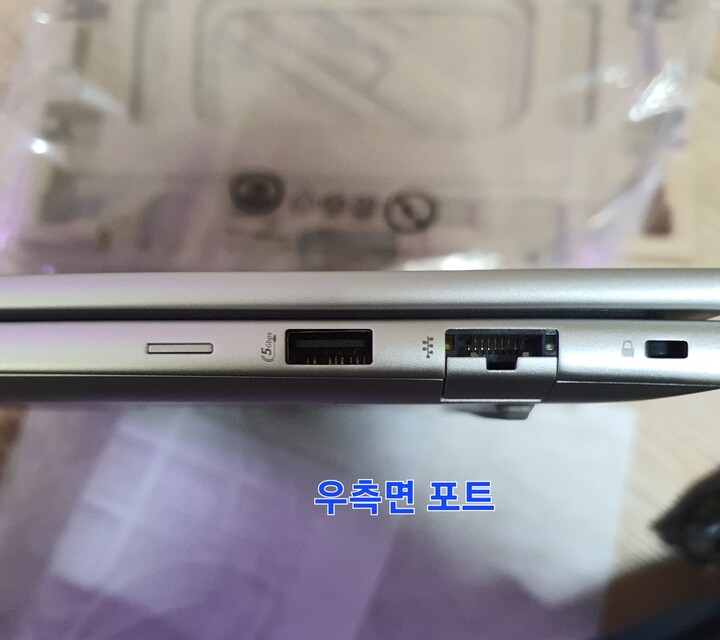16인치 화면사이즈에 무게도 적당하고...