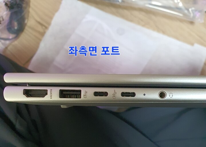 16인치 화면사이즈에 무게도 적당하고...