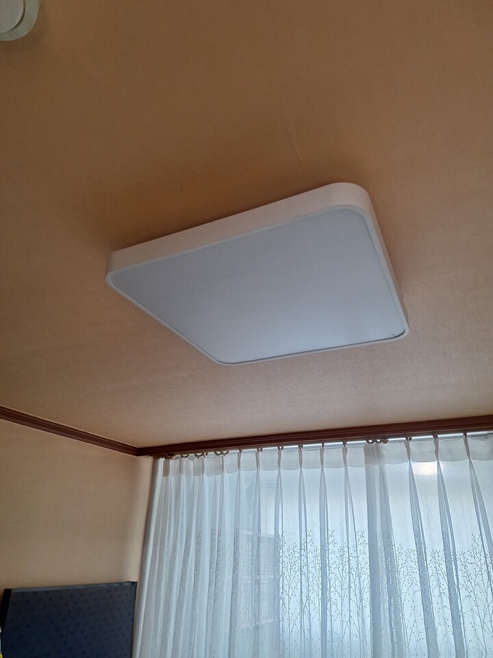 방이 환해졌어요. 디자인도 깔끔하고 ...
