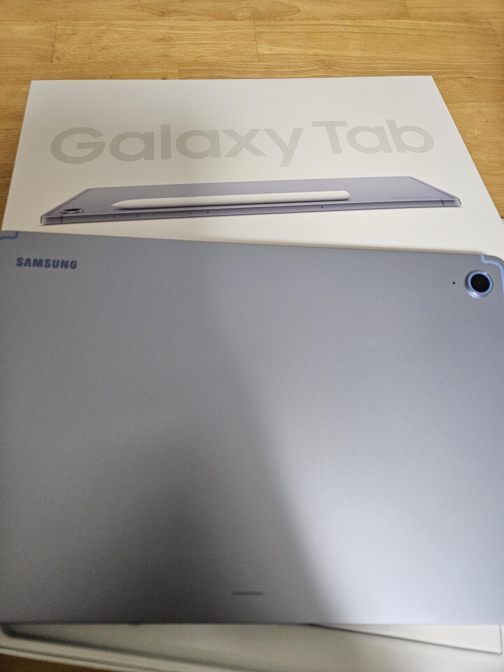 갤탭 S10 FE 블루 색상 구매했어요!처음...