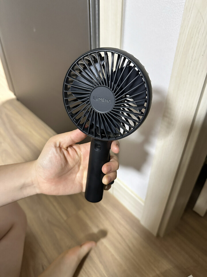 일단 배송이 빨라서 너무 감사합니다....
