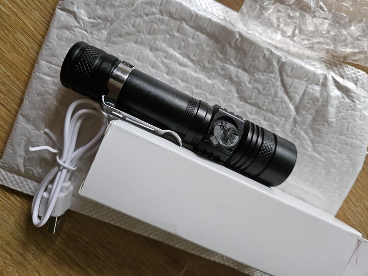 설명서나 제품박스따위는 없고 허연...